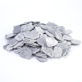 Okrasné prvky šedé keramické vločky; 1 Kpl = 0,5 kg